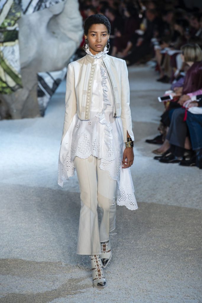 spring-summer-2019-Victorian-era-influence-alexander-mcqueen